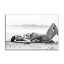Load image into Gallery viewer, #086BW Kendall Jenner