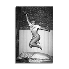 Load image into Gallery viewer, #013BW Beyonce