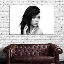 Load image into Gallery viewer, #016BW Rihanna