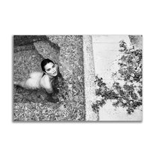 Load image into Gallery viewer, #079BW Kendall Jenner
