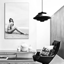 Load image into Gallery viewer, #069BW Kendall Jenner
