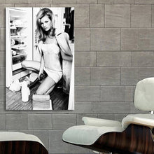 Load image into Gallery viewer, #086BW Kate Moss
