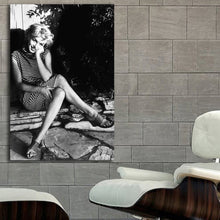 Load image into Gallery viewer, #039 Marilyn Monroe
