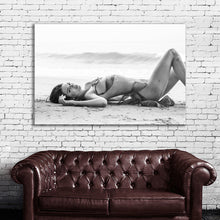 Load image into Gallery viewer, #086BW Kendall Jenner
