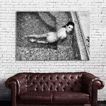 Load image into Gallery viewer, #073BW Kendall Jenner
