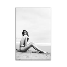 Load image into Gallery viewer, #069BW Kendall Jenner
