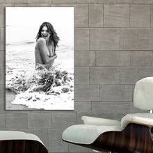 Load image into Gallery viewer, #040BW Kendall Jenner
