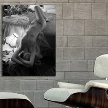Load image into Gallery viewer, #722BW Kate Moss
