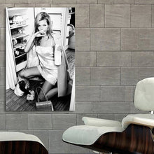 Load image into Gallery viewer, #082BW Kate Moss
