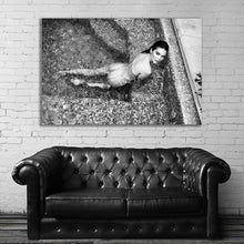 Load image into Gallery viewer, #073BW Kendall Jenner
