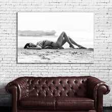 Load image into Gallery viewer, #052BW Kendall Jenner
