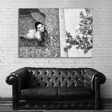 Load image into Gallery viewer, #079BW Kendall Jenner
