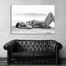 Load image into Gallery viewer, #086BW Kendall Jenner

