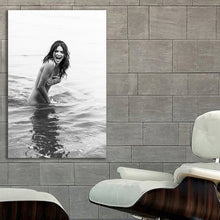 Load image into Gallery viewer, #046BW Kendall Jenner
