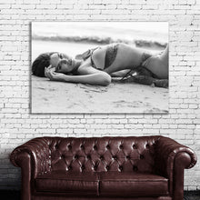 Load image into Gallery viewer, #054BW Kendall Jenner
