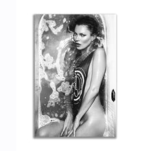 Load image into Gallery viewer, #116BW Kate Moss
