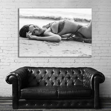 Load image into Gallery viewer, #054BW Kendall Jenner
