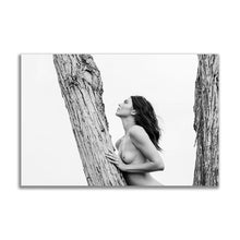 Load image into Gallery viewer, #016BW Kendall Jenner
