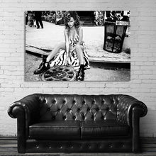 Load image into Gallery viewer, #045BW Rihanna
