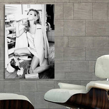 Load image into Gallery viewer, #084BW Kate Moss
