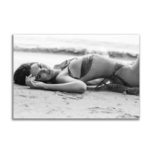 Load image into Gallery viewer, #054BW Kendall Jenner
